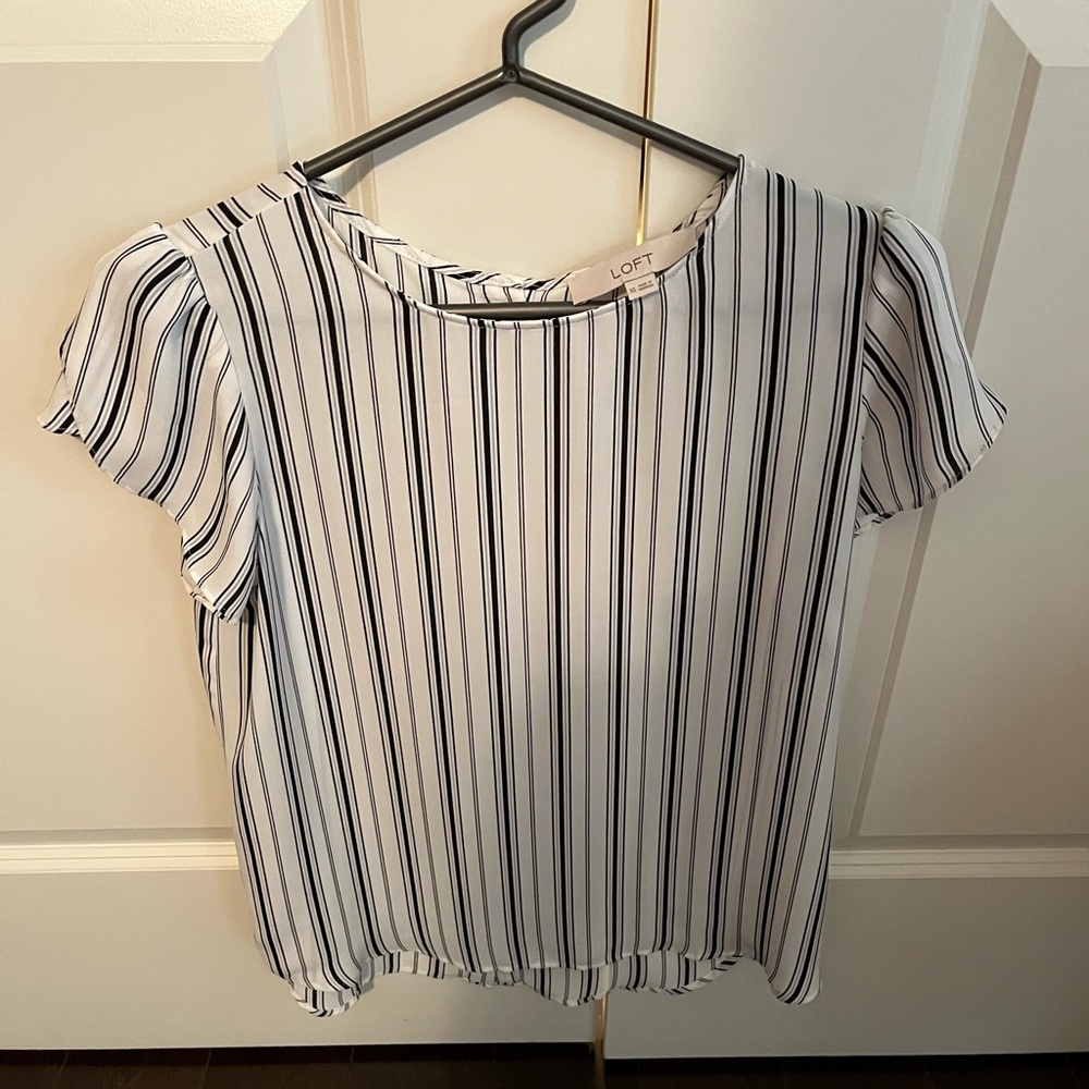 LOFT Women's Striped Black and White Top